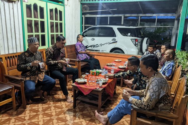 Suasana Santai Pengurus LDII Buka Bersama Dengan Pengurus FKUB Nabire