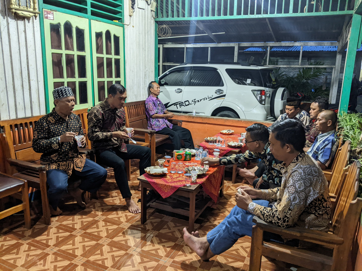 Suasana Santai Pengurus LDII Buka Bersama Dengan Pengurus FKUB Nabire